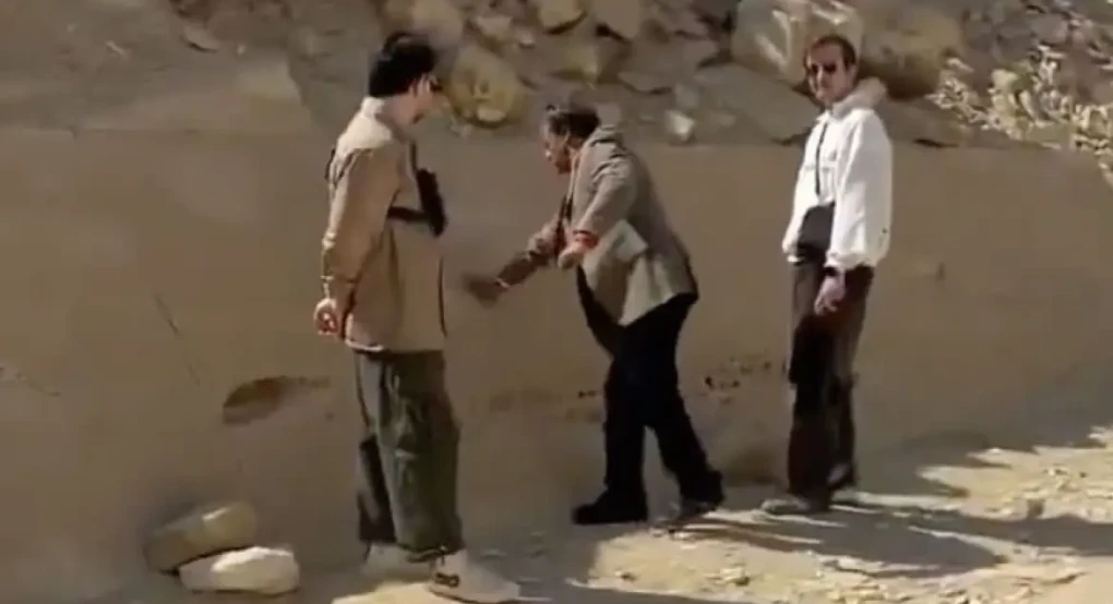 Αίγυπτος: Οργή για ξεναγό που βανδάλισε πυραμίδα 4.000 ετών, δείτε βίντεο