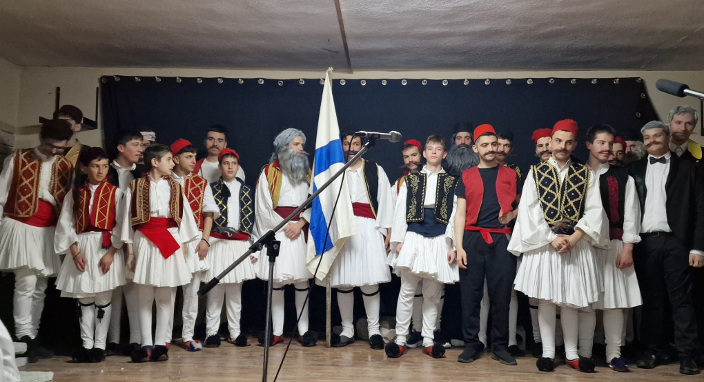 Μεγάλη επιτυχία για τη θεατρική παράσταση στο Νεοχώρι – Συγκίνηση για το ιστορικό μήνυμα της Εξόδου