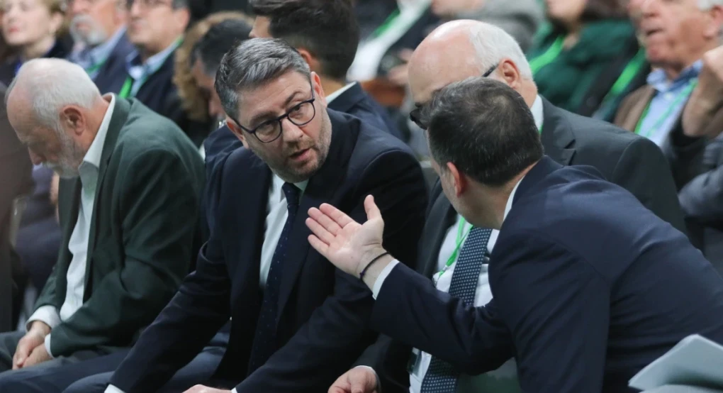 Με δύο υποχωρήσεις Ανδρουλάκη συνεχίστηκε η επιχείρηση ενότητας στο συνέδριο του ΠΑΣΟΚ, ποιες αλλαγές πέρασαν στο καταστατικό