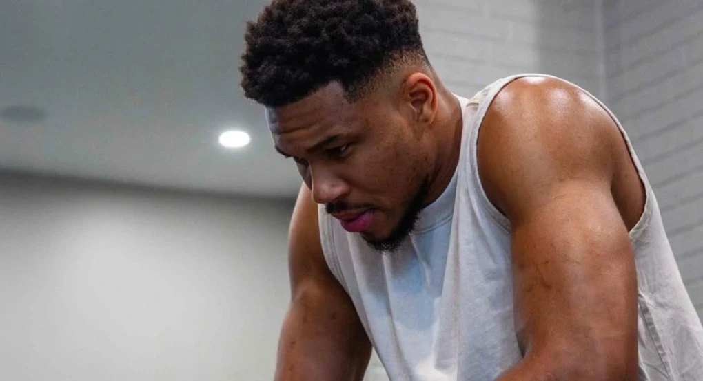 Μήνυμα Αντετοκούνμπο με πολλούς αποδέκτες: Το να προσεύχεστε για την πτώση μου δεν σας κάνει θρήσκους