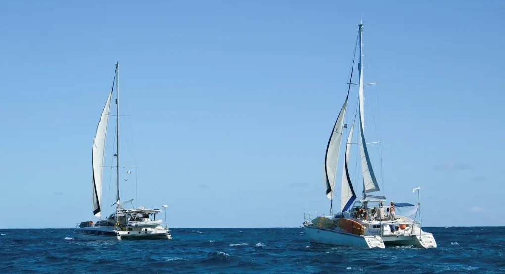 Χάθηκαν τα ίχνη δύο ιστιοφόρων που μετέφεραν ανθρωπιστική βοήθεια στην Κούβα