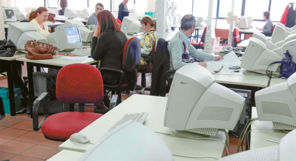 Αυξήσεις για 9 στους 10 δημοσίους υπαλλήλους, θα κερδίσουν 1 δισ. στα «καθαρά» το 2026, δείτε παραδείγματα