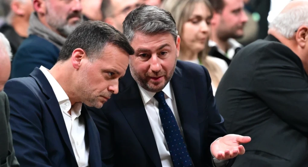 Πέφτει ο πυρετός στο ΠΑΣΟΚ , δίπλα - δίπλα κάθισαν για πολλή ώρα στο συνέδριο Ανδρουλάκης - Δούκας