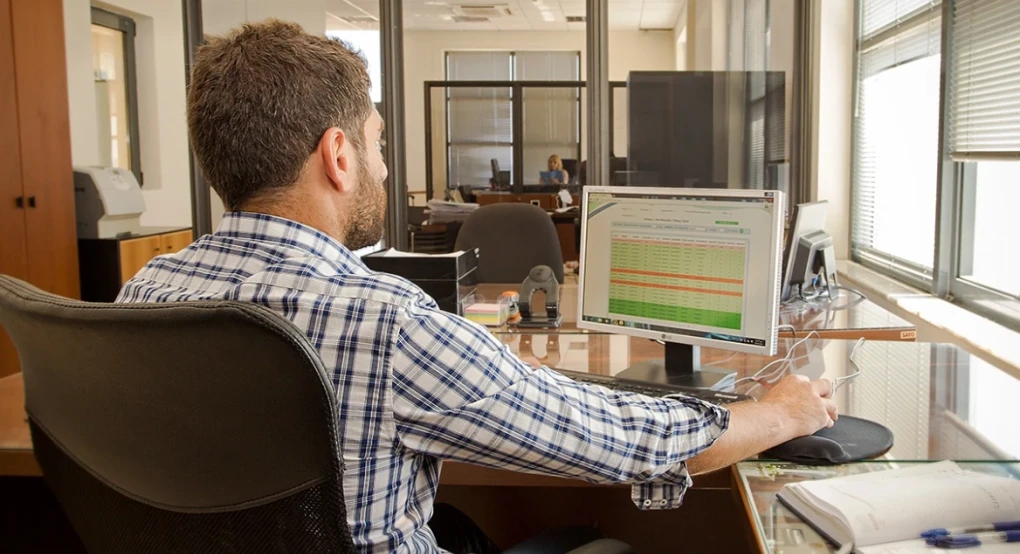 Κατώτατος μισθός: Τι κερδίζουν από την έκτη αύξηση ιδιωτικοί και δημόσιοι υπάλληλοι, αυξάνονται και 20 επιδόματα