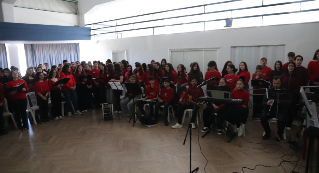 «Ρίμες και όνειρα» στη Σκύδρα: Μαθητές έδωσαν φωνή στην ποίηση μέσα από μια ξεχωριστή εκδήλωση (βιντεο)