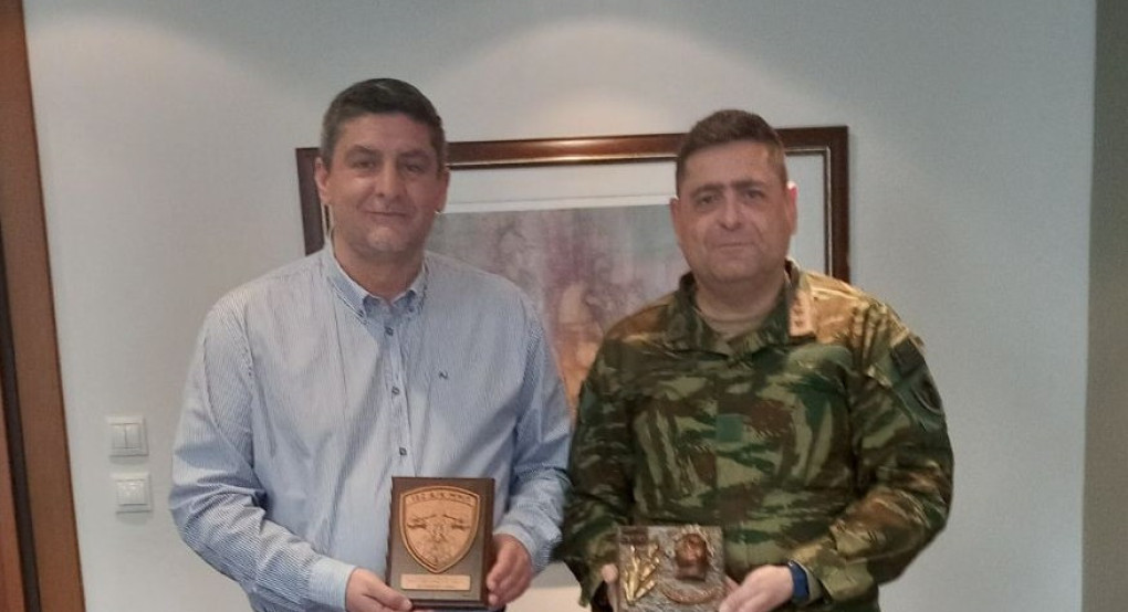 Εθιμοτυπική επίσκεψη του Διοικητή της 162ης Α/Κ Μ.Β.Π. στον Δήμαρχο Πέλλας