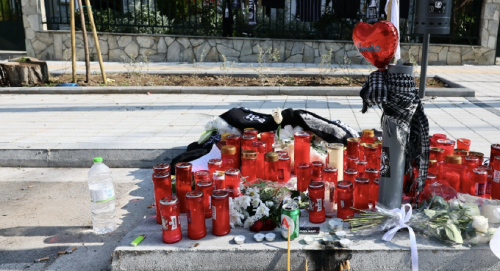 Συγκλονίζει η μητέρα του Κλεομένη: «Η οπαδική βία μου στέρησε τον κόσμο μου – Μην προβάλλετε άλλο το βίντεο»