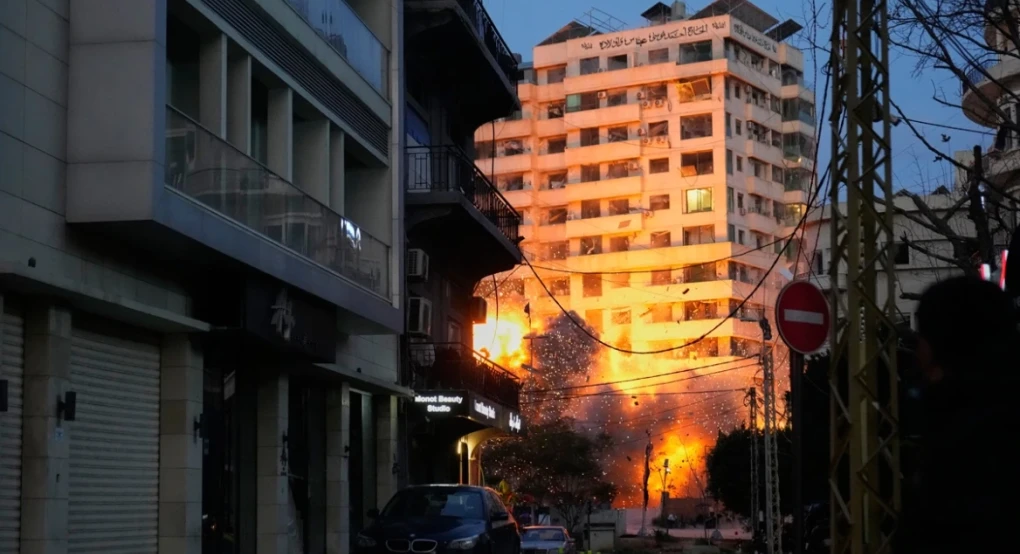 Βηρυτός: Ισραηλινός βομβαρδισμός κατεδαφίζει κτήριο 22 ορόφων