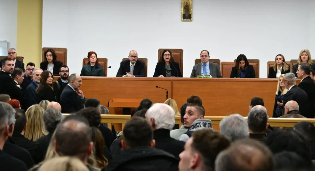 Δίκη για Τέμπη: Τι άλλαξε και δεν επαναλήφθηκε το χάος της πρώτης ημέρας, τι θα γίνει στη συνεδρίαση της Μεγάλης Δευτέρας