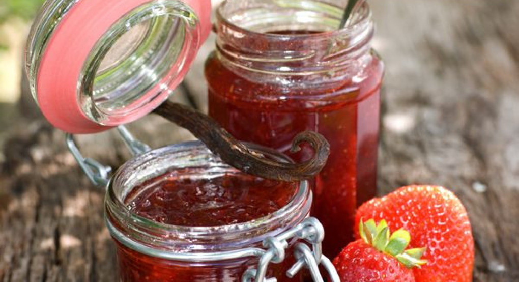 Φράουλες:  Συνταγές για λικέρ και μαρμελάδα