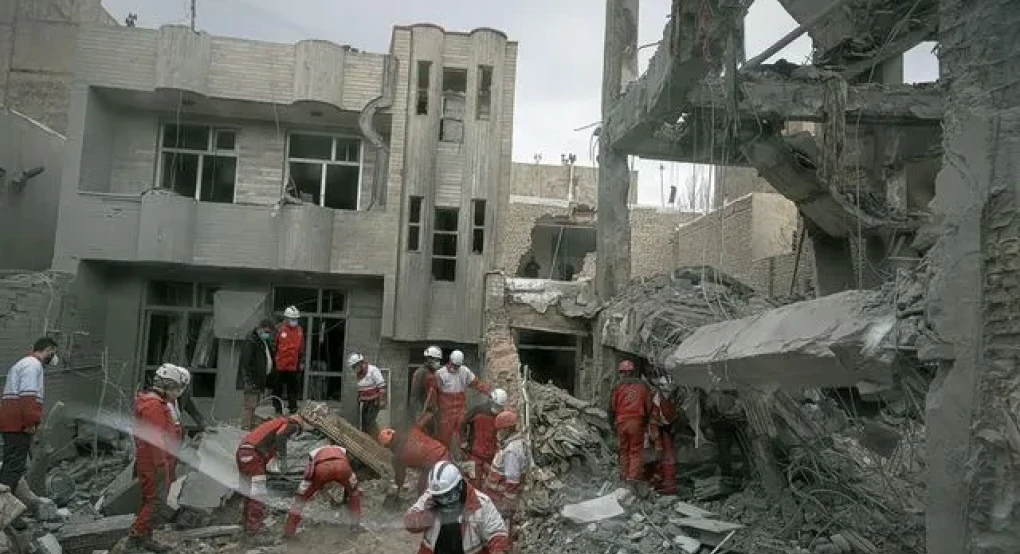 Μέση Ανατολή: Tο Ισραήλ χτυπά Τεχεράνη και Βηρυτό ενώ οι ΗΠΑ εξετάζουν την αποστολή 10.000 στρατιωτών