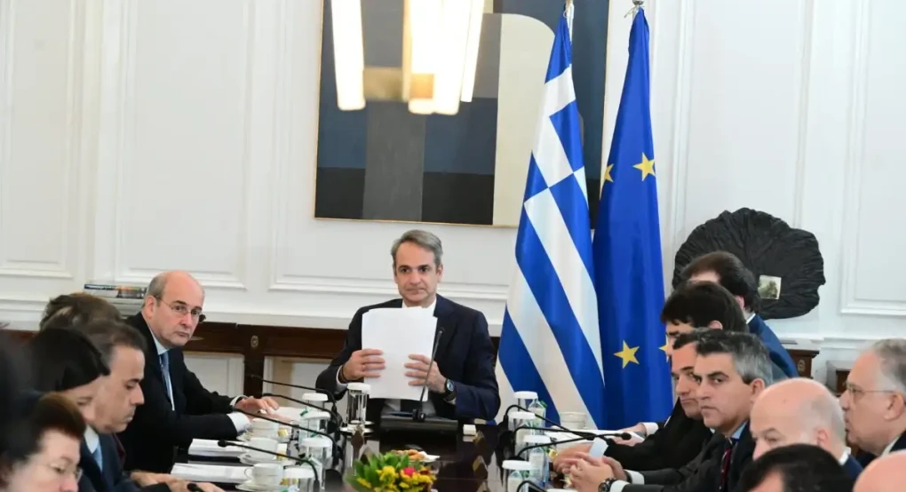 Θέμα ωρών ο ανασχηματισμός: Με καρατομήσεις υπουργών και διαγραφές βουλευτών απαντά η ΝΔ στις νέες αποκαλύψεις για ΟΠΕΚΕΠΕ