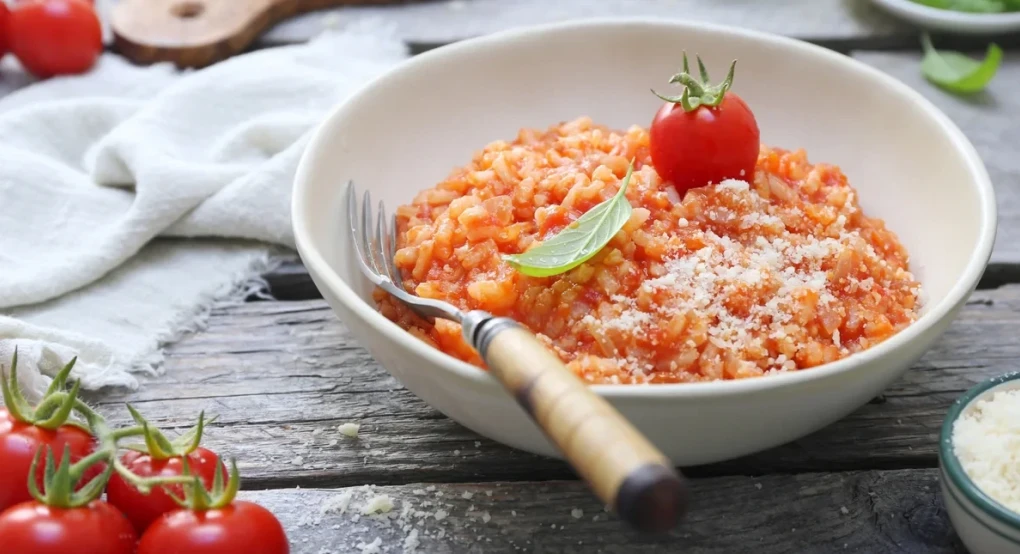 Εύκολη συνταγή για ντοματόρυζο -Αρωματικό και ζουμερό