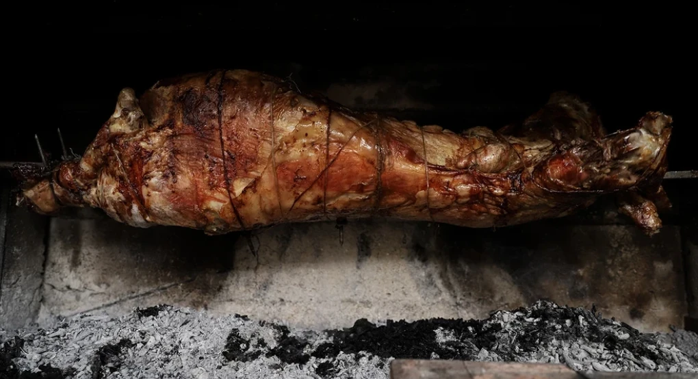 «Φωτιά» το φετινό πασχαλινό τραπέζι – Έως και 18 ευρώ το κιλό το αρνί, άνοδος έως και 20% στα βασικά είδη