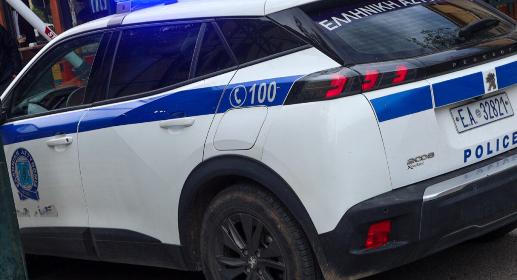 Λουτράκι: Ληστεία με καλάσνικοφ στα ΕΛΤΑ - Άρπαξαν 32.000 ευρώ και εξαφανίστηκαν