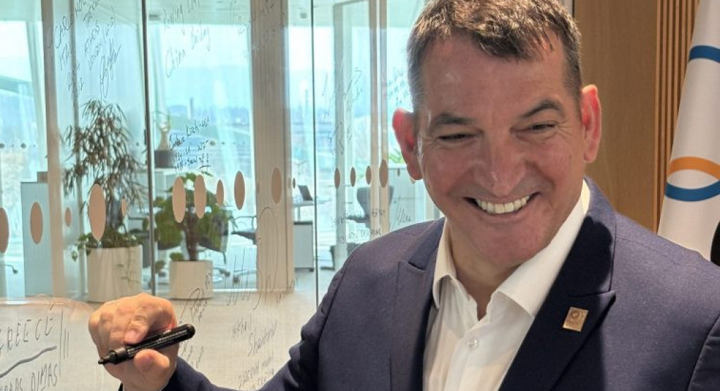 Ο Πύρρος Δήμας υπέγραψε στη Λωζάνη στον Τοίχο των Ολυμπιονικών