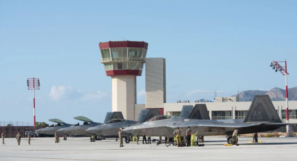 Προφυλακίστηκε ο Πολωνός που κατηγορείται ότι κατασκόπευε στη Σούδα