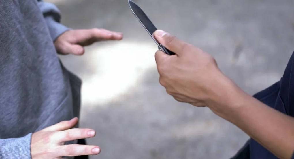 Βόλος: 18χρονος έπεσε θύμα βίας από τον πατριό του – Τσακώθηκαν και τον μαχαίρωσε στον καρπό