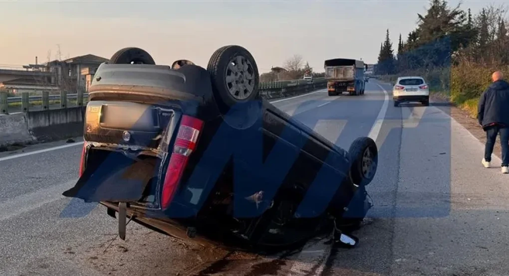 Σοβαρό τροχαίο στην εθνική οδό Θεσσαλονίκης - Μουδανιών με τραυματία έναν 20χρονο