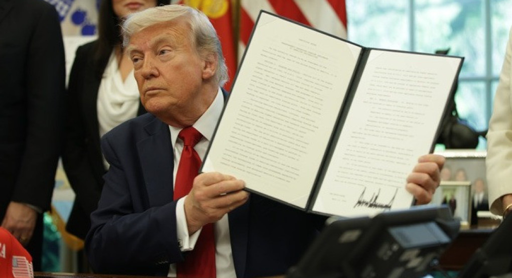 Ο Ντ. Τραμπ επιβάλλει δασμούς έως και 100% σε εισαγόμενα φάρμακα