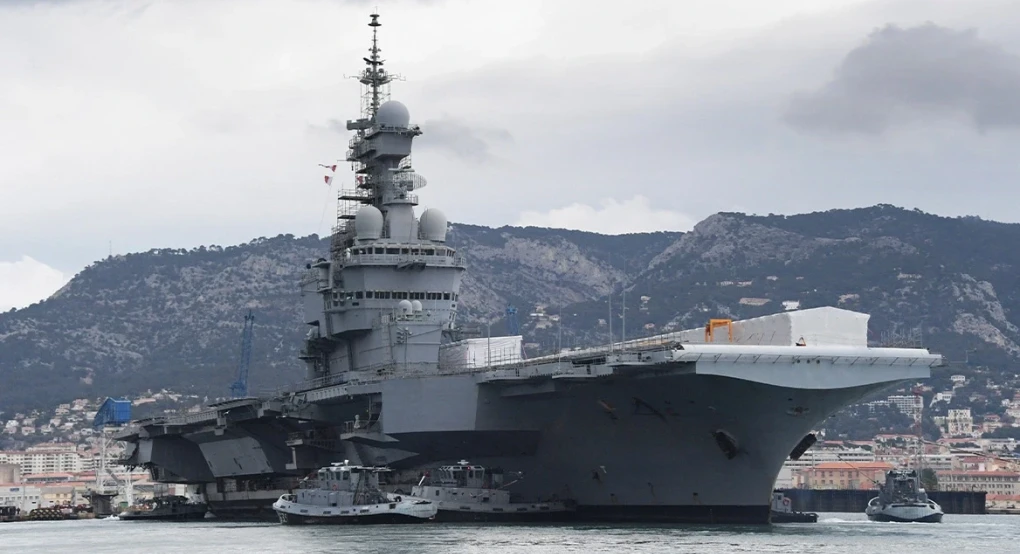 Απίθανη γκάφα Γάλλου αξιωματικού αποκάλυψε την απόρρητη θέση του αεροπλανοφόρου «Σαρλ ντε Γκωλ» στη Μεσόγειο