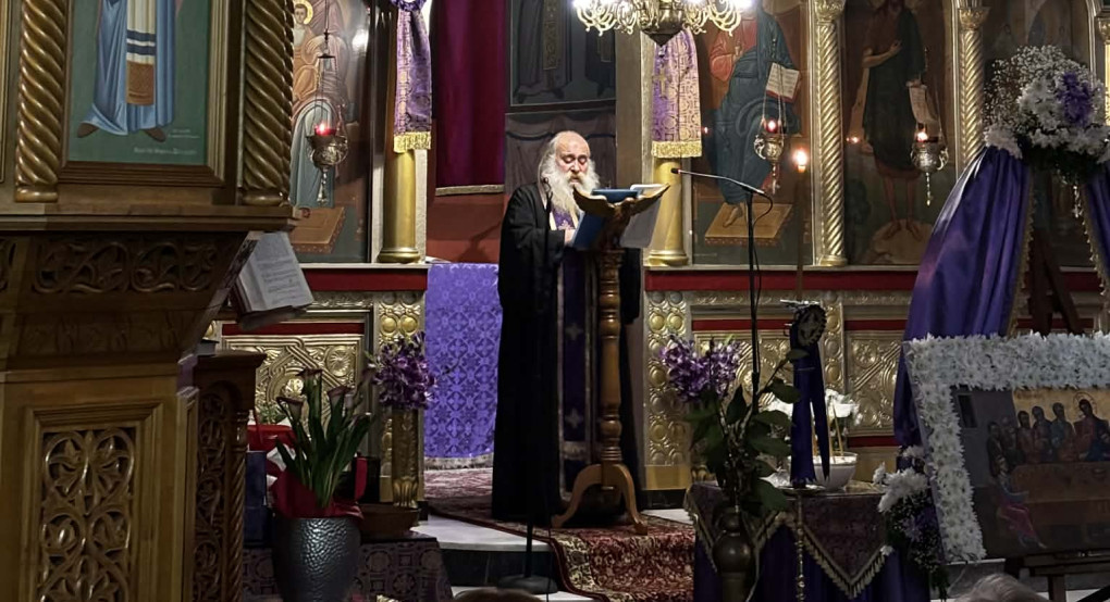 Με κατάνυξη η Ακολουθία του Νιπτήρος στην Κρύα Βρύση – Παρών ο Διονύσης Σταμενίτης, πλήθος πιστών στον Ιερό Ναό Γεννήσεως