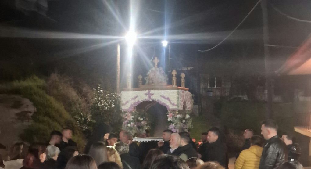 Κορύφωση του Θείου Δράματος με την Περιφορά του Επιταφίου – Πλήθος πιστών σε πόλεις και χωριά