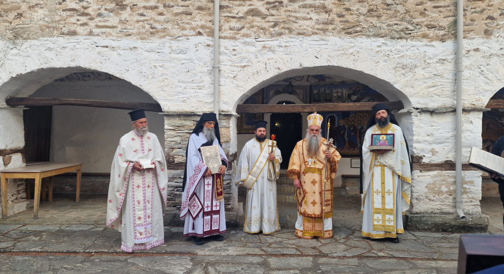 Με λαμπρότητα ο Εσπερινός της Αγάπης στην Ιερά Μονή Αρχαγγέλου Μιχαήλ Αλμωπίας παρουσία του Επισκόπου κ. Στεφάνου