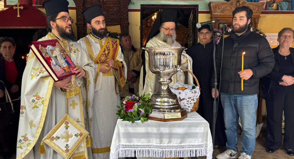 Θεία Λειτουργία στην εορτάζουσα Εκκλησία της Ζωοδόχου Πηγής στη Νέα Ζωή