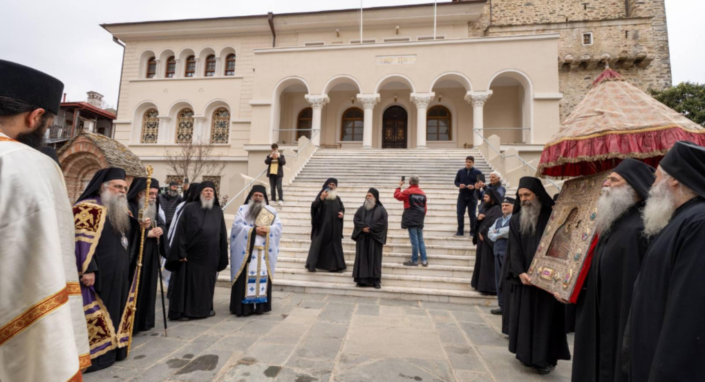 Με τιμές στο Άγιο Όρος ο Επίσκοπος Αλμωπίας