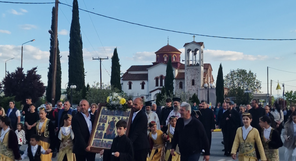 Λαμπρός πανηγυρικός Εσπερινός του Αγίου Γεωργίου στο Ριζοχώρι Αλμωπίας με εντυπωσιακή περιφορά της εικόνας