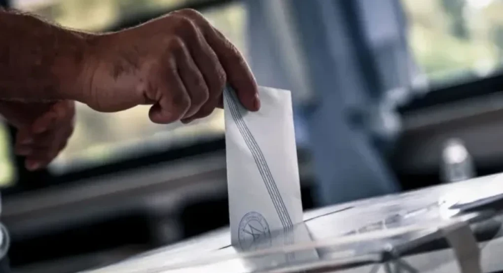 Σταθερό προβάδισμα για τη Νέα Δημοκρατία – Εμπιστοσύνη των πολιτών παρά τις μεταβολές