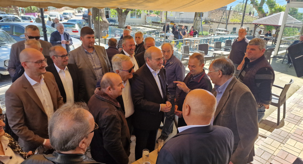 Έφτασε στους Προμάχους ο Κωστής  Χατζηδάκης: Θερμή  υποδοχή