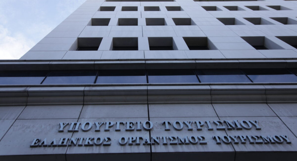 Τραγωδία στο Υπουργείο Τουρισμού: Νεκρή 55χρονη μετά από πτώση από τον 2ο όροφο