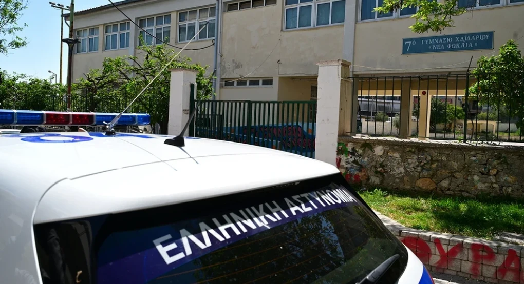 «Έλεγε ότι θα πηδήξει και κανείς δεν την πίστεψε» – Συγκλονιστική μαρτυρία για τη 13χρονη που έπεσε από μπαλκόνι σχολείου στο Χαϊδάρι