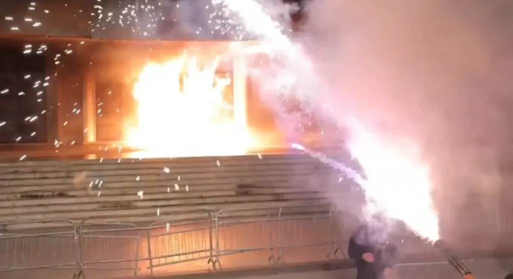 Αλβανία: Ένταση και συγκρούσεις σε αντικυβερνητική πορεία στα Τίρανα