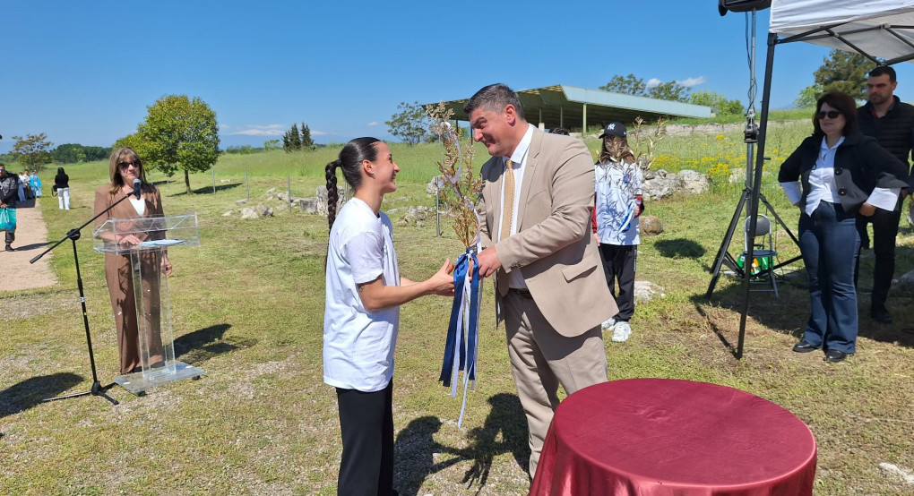 Με μια λαμπρή εκδήλωση η Αλεξάνδρειος Ειρηνοδρομία έδωσε το έναυσμα για τον 20ο Μαραθώνιο «Μ. Αλέξανδρος»