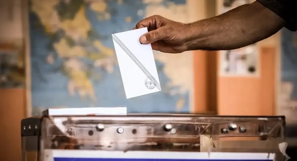 Δημοσκόπηση Alco: Στο 11,8%  το προβάδισμα της ΝΔ λόγω ΟΠΕΠΕΚΕ, 18,6% αναποφάσιστοι, το 15% βλέπει θετικά το κόμμα Καρυστιανού