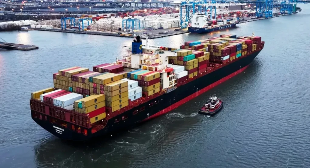 Χτυπήθηκε πλοίο ελληνικών συμφερόντων από τους Φρουρούς της Επανάστασης στο Ομάν