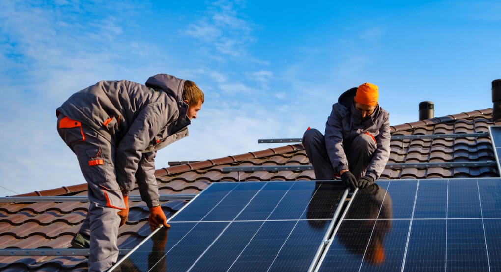 Φωτοβολταϊκά στο μπαλκόνι: Οικονομία έως 25% στο ρεύμα