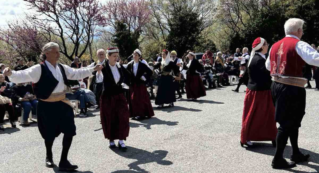 Αντιπεριφερειάρχης Πέλλας Δάνης Τζαμτζής: «Η ανθισμένη Πέλλα ετήσιος θεσμός, προσκαλώντας επισκέπτες από όλη την Ελλάδα και τον κόσμο να απολαύσουν την ανθισμένη φύση, σε συνδυασμό με τη μακρά ιστορία και παραδόσεις της Πέλλας»