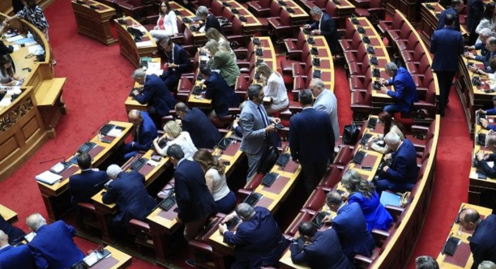 Δείτε τους διαλόγους των 11+2 βουλευτών και υπουργών – Ερωτήματα για τον βαθμό εμπλοκής πολιτικών προσώπων