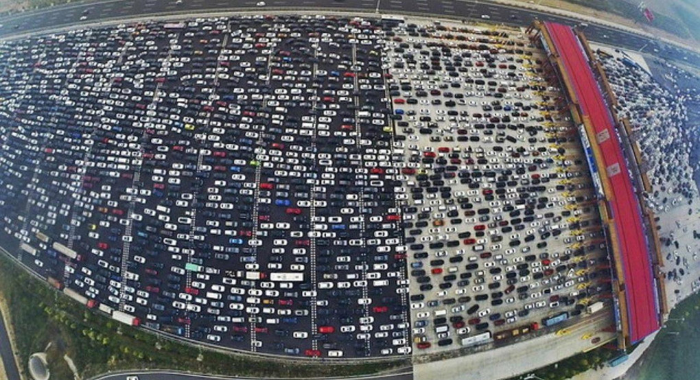 Έμειναν 10 ολόκληρες ημέρες κολλημένοι στην κίνηση -Αυτό είναι το μεγαλύτερο μποτιλιάρισμα της ιστορίας