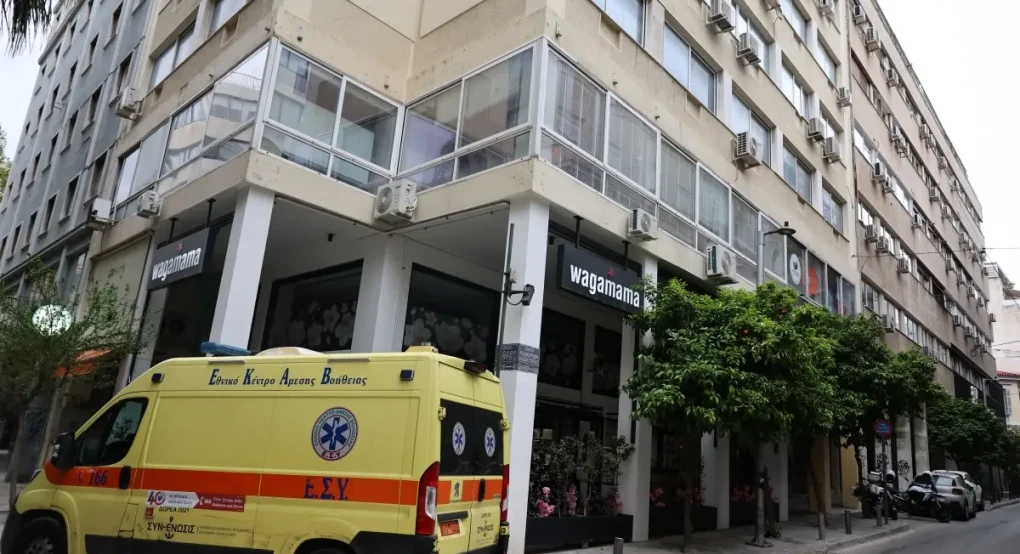 Μια ακόμη νεκρή γυναίκα σε ακάλυπτο πολυκατοικίας στην Αθήνα