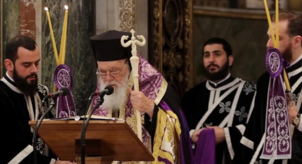 Ο διάκονος Φιλάρετος Απόστολου στο πλευρό του Αρχιεπισκόπου την Μεγάλη Παρασκευή