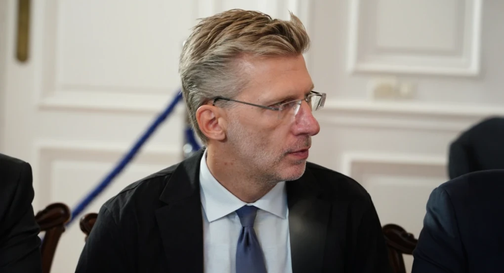 Το Μαξίμου ορθώνει «τείχος προστασίας» στον Σκέρτσο και δίνει πράσινο φως στους ελεγχόμενους βουλευτές για τα ψηφοδέλτια