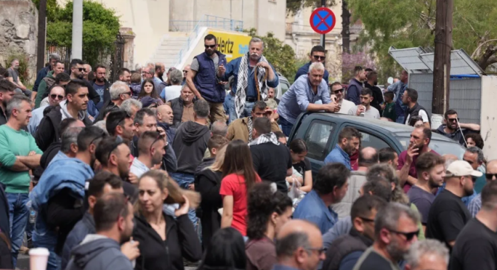 Οργή κτηνοτρόφων της Λέσβου για τον αφθώδη: «Στραγγαλισμός ενός νησιού προς όφελος των λίγων» [εικόνες]