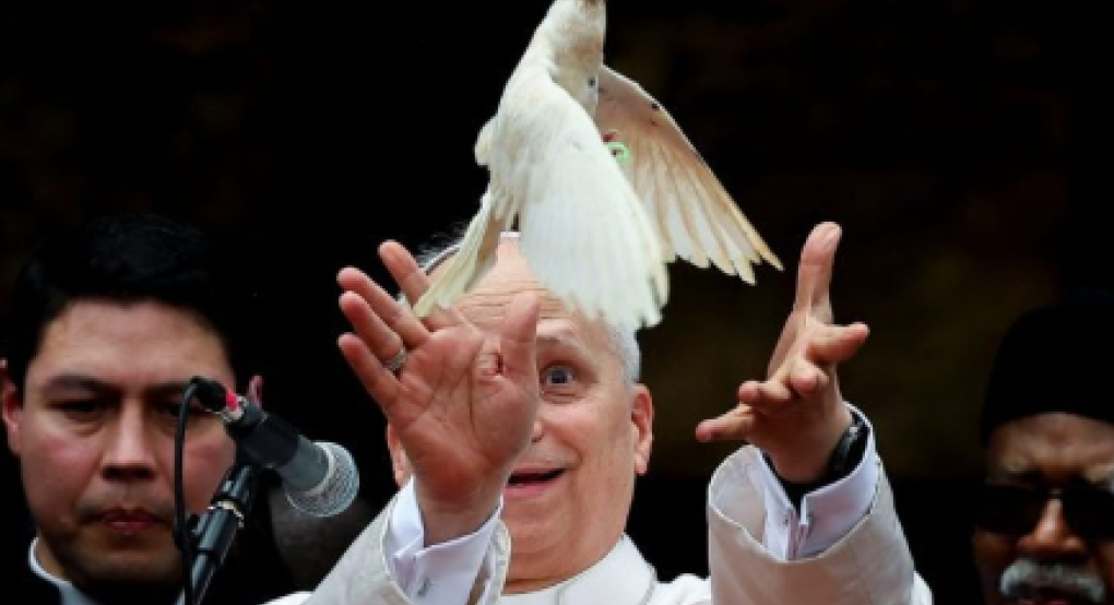 Πάπας Λέων: Σκληρή γλώσσα εναντίον του πολέμου – «Ο κόσμος ρημάζεται από μια χούφτα τυράννους»