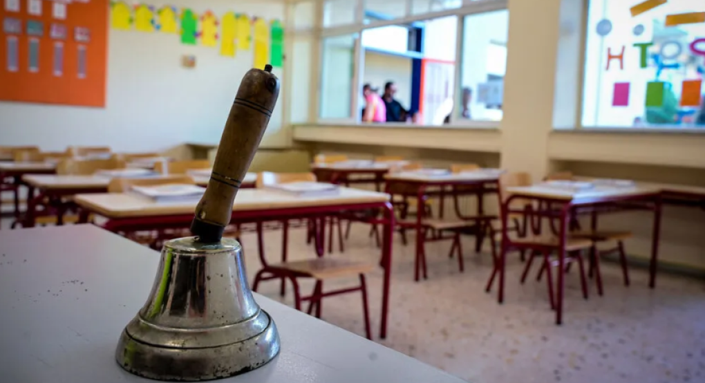 Αίγινα: Συνελήφθη 16χρονη που απείλησε με σουγιά συμμαθητές της