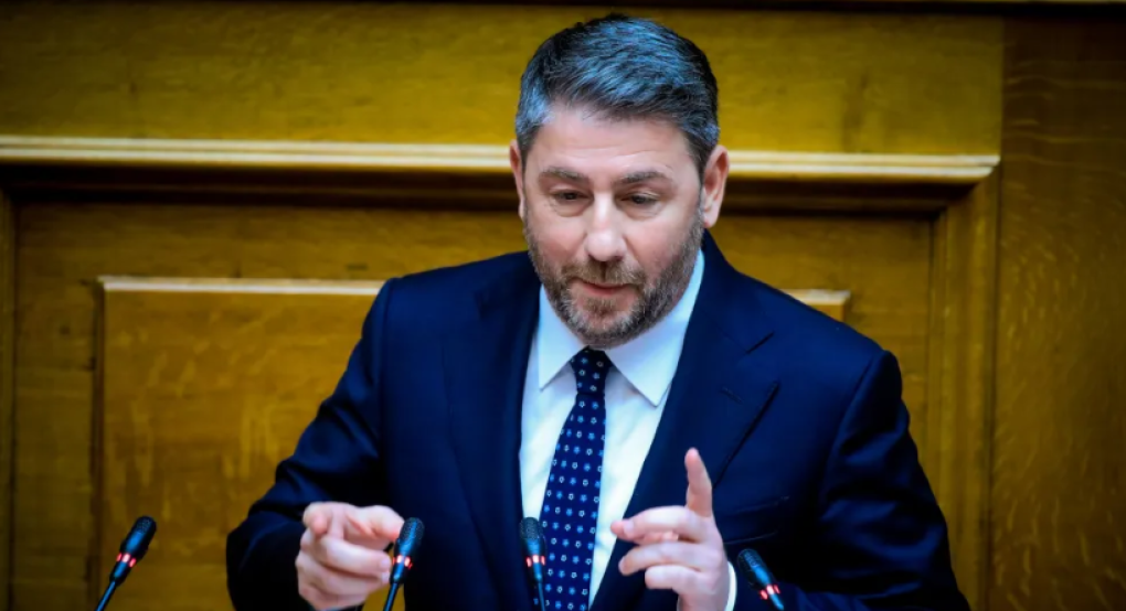 Πίσω ολοταχώς